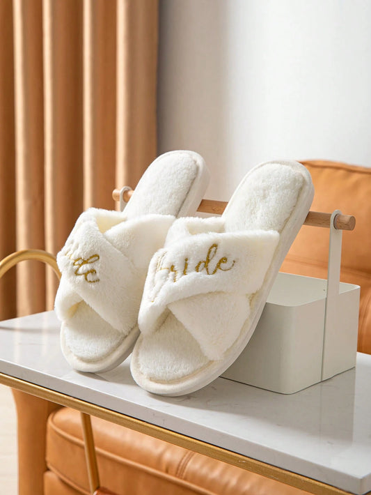 Pantoufles de chambre en peluche avec broderie SHIEN